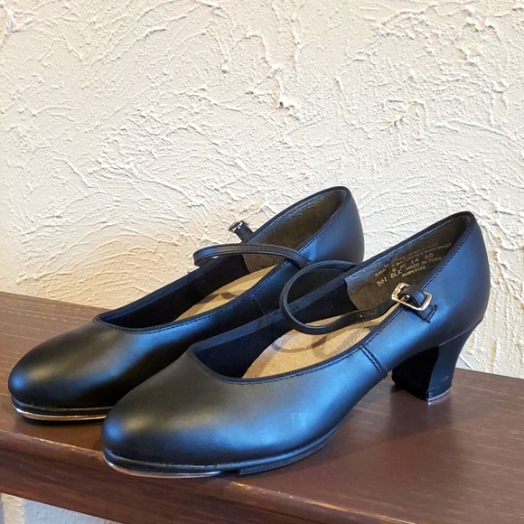 Capezio Women's Ballet & Dance Shoes 🩰 - Picture 3 of 9